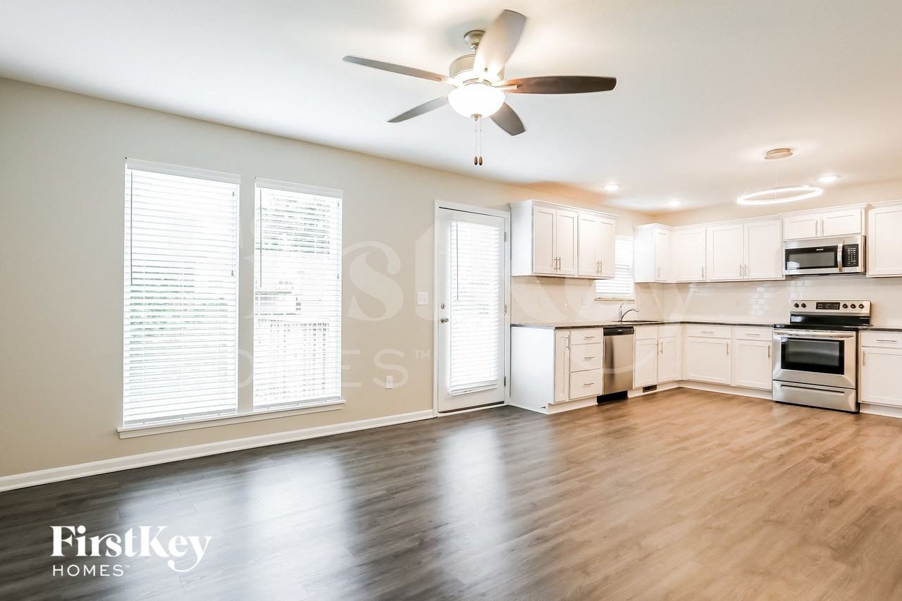 5015 N Wheeling Ave - Photo 5 of 15