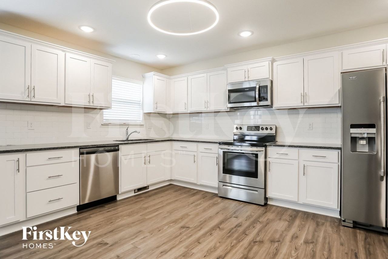 5015 N Wheeling Ave - Photo 6 of 15