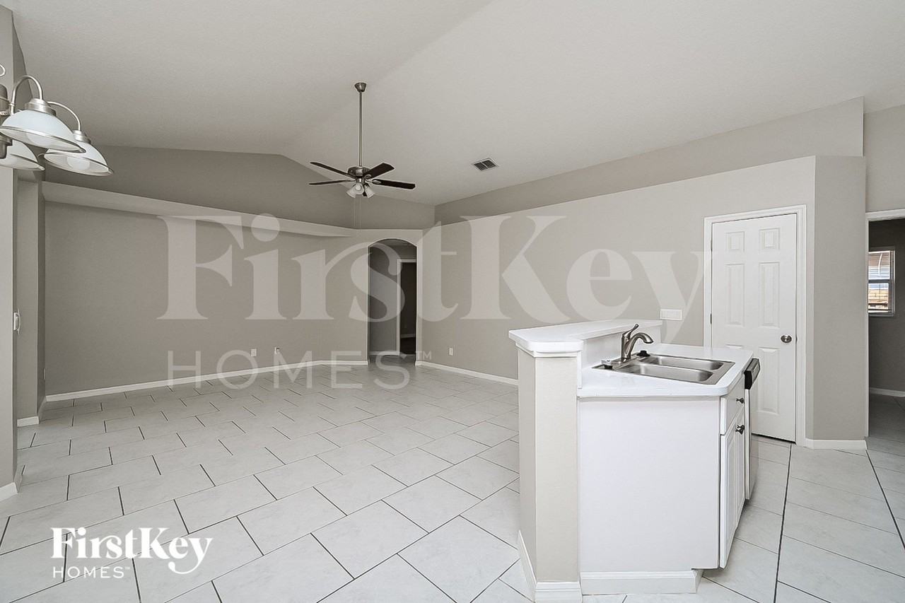 4318 Brooke Dr - Photo 3 of 15