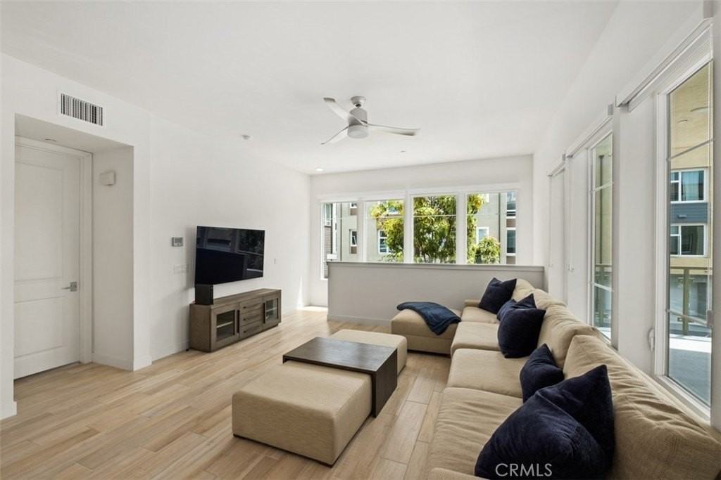 765 Doheny Way - Photo 2 of 22