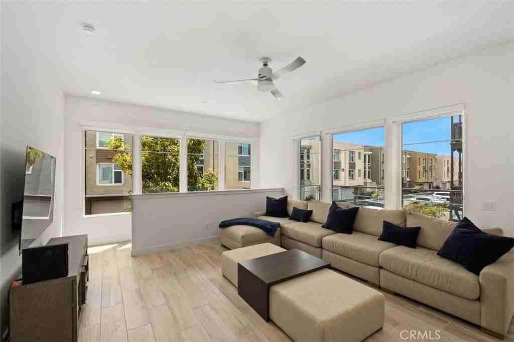 765 Doheny Way - Photo 3 of 22