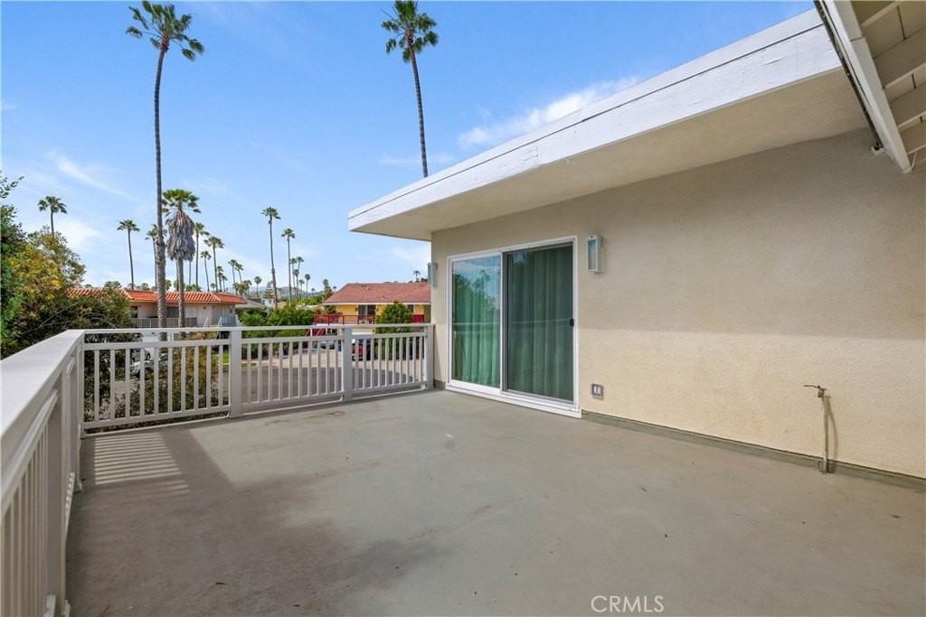 928 Seaside Ct - Photo 3 of 17