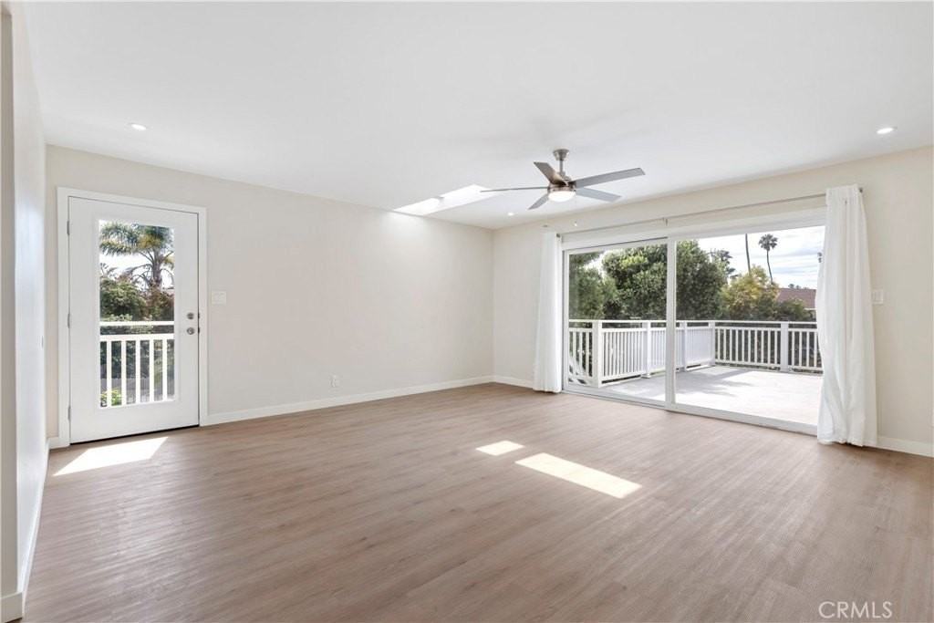 928 Seaside Ct - Photo 4 of 17