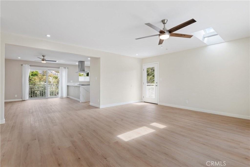 928 Seaside Ct - Photo 5 of 17