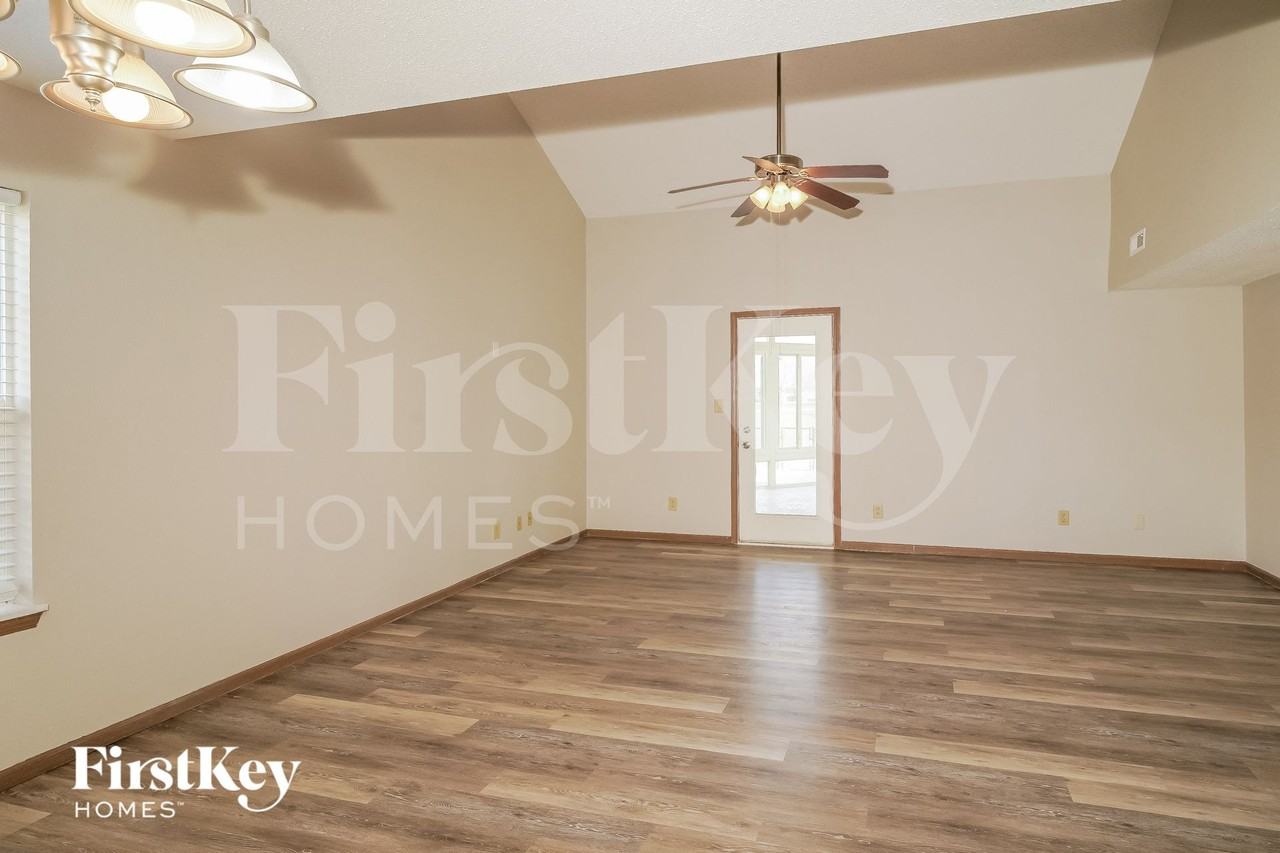 2891 Fieldstone Ct - Photo 2 of 15