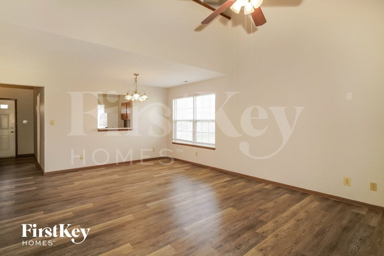 2891 Fieldstone Ct - Photo 3 of 15