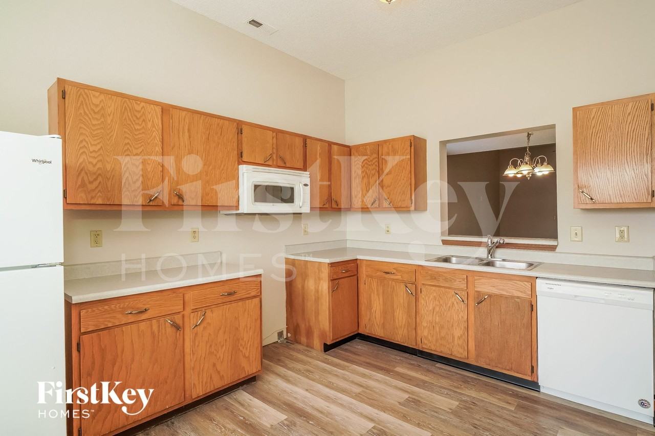 2891 Fieldstone Ct - Photo 5 of 15