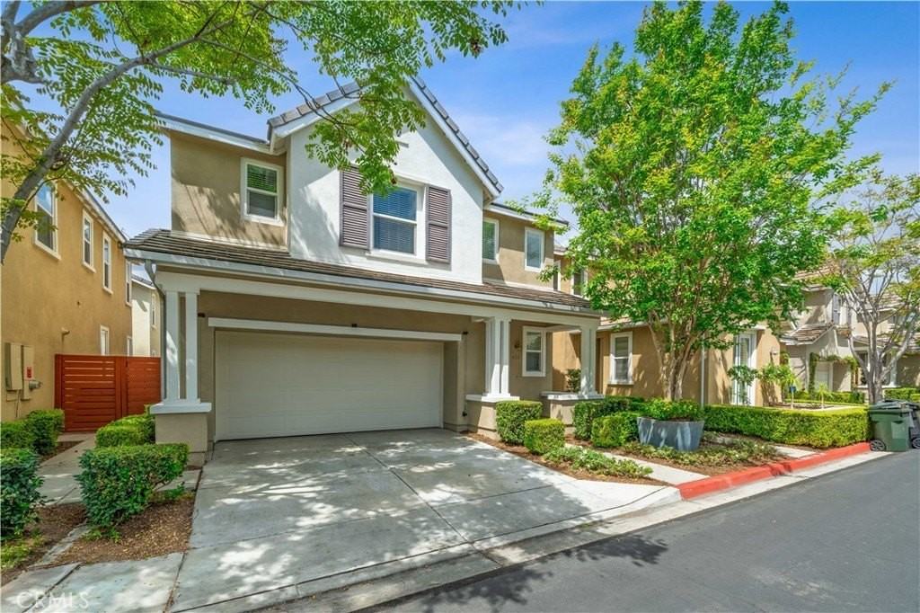 425 Colony Dr - Photo 2 of 29