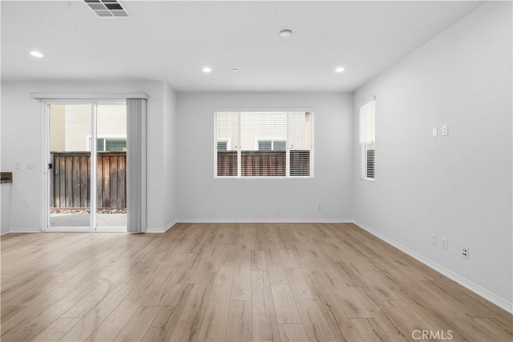 425 Colony Dr - Photo 5 of 29