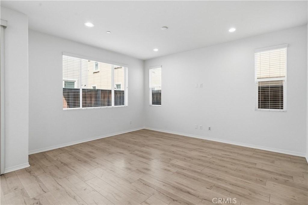 425 Colony Dr - Photo 6 of 29