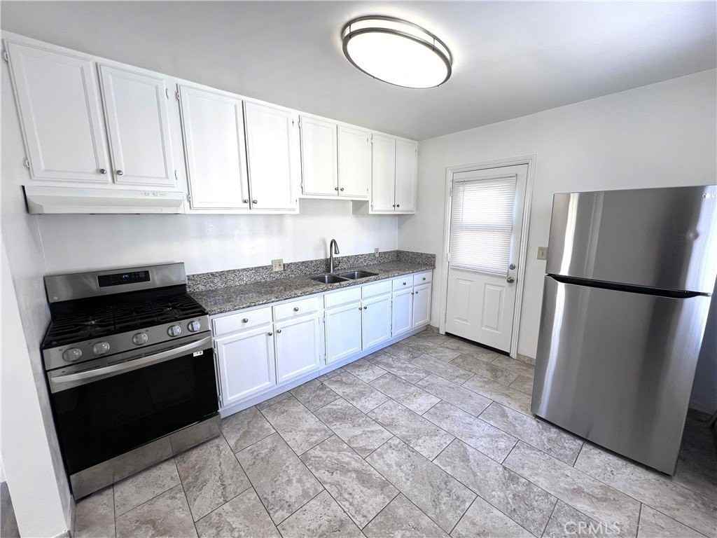 4431 W 166th St - Photo 4 of 13