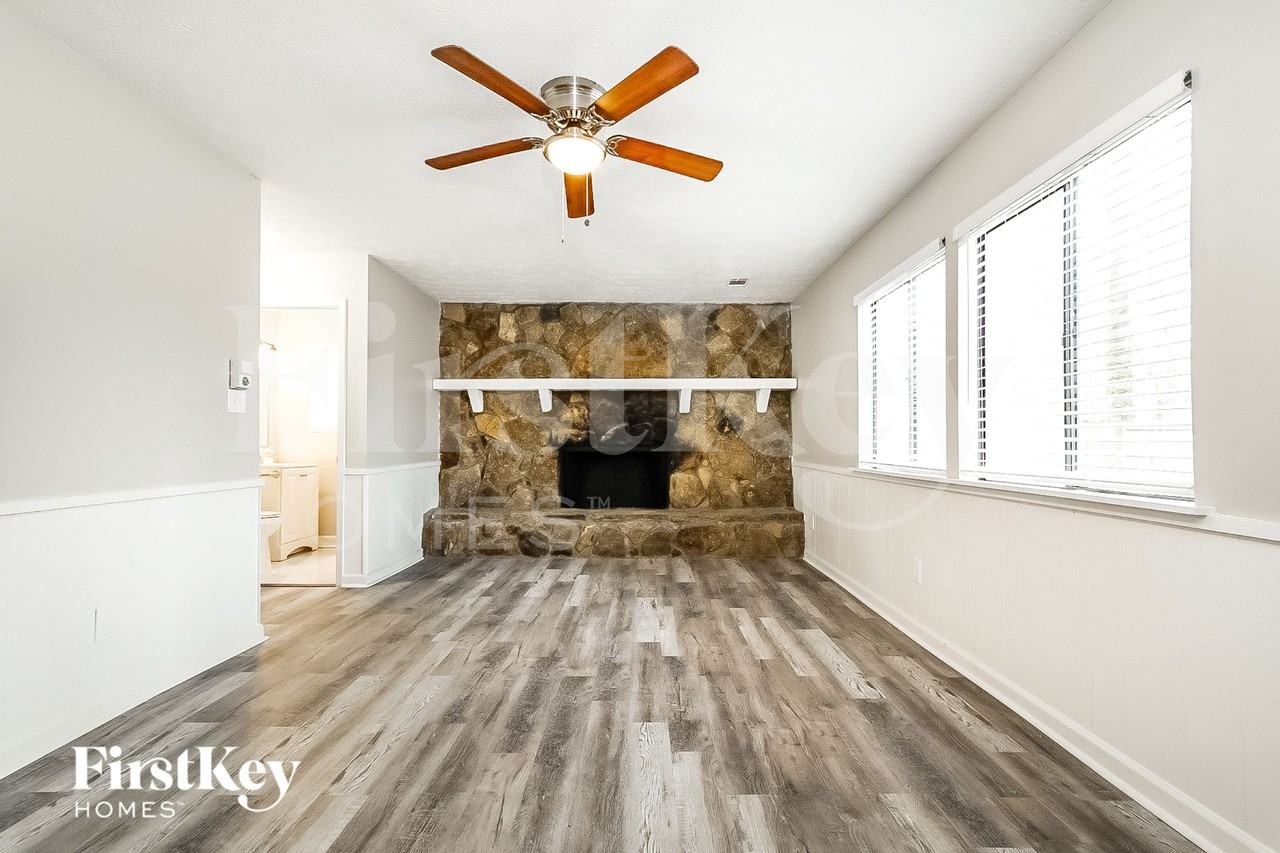 855 Lost Creek Cir - Photo 3 of 15