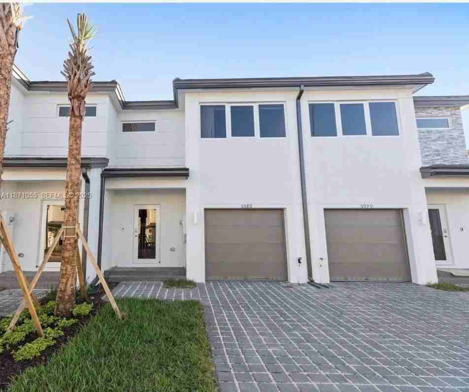 5090 Southwest 37th Street - Photo 4 of 19