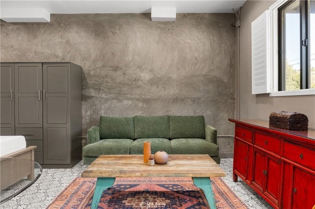 2211 Hyperion 1/2 - Photo 3 of 17