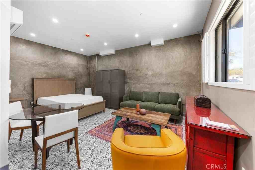 2211 Hyperion 1/2 - Photo 4 of 17