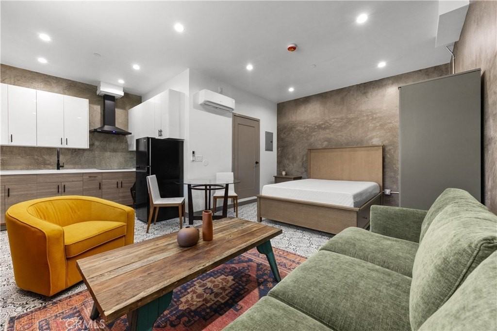 2211 Hyperion 1/2 - Photo 7 of 17