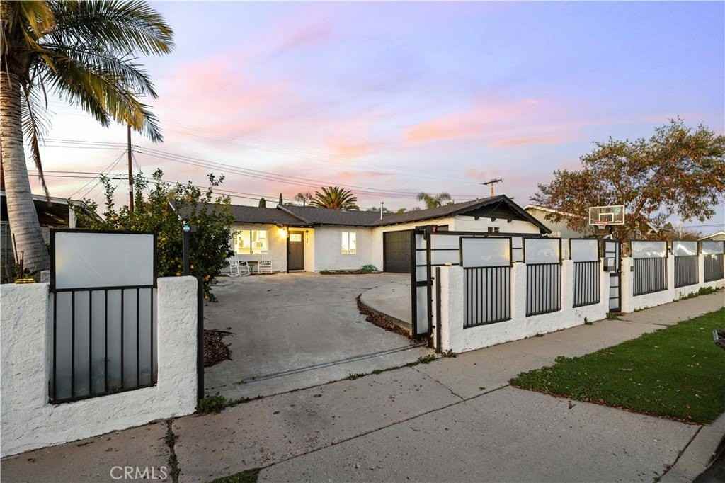 467 Susan Ave - Photo 2 of 47