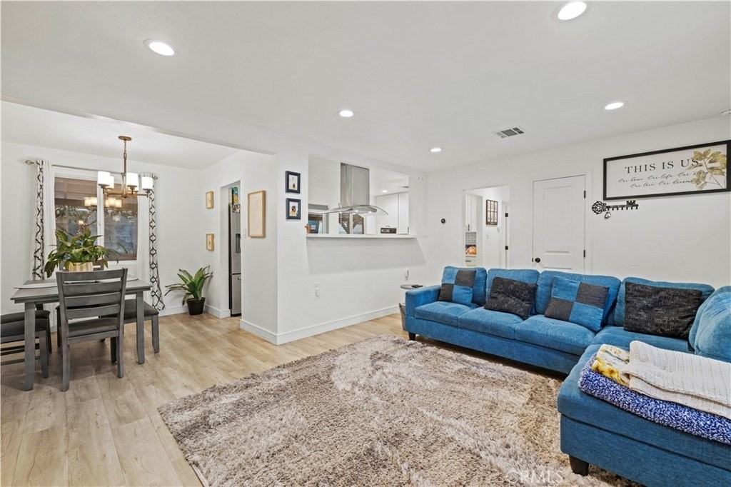 467 Susan Ave - Photo 4 of 47