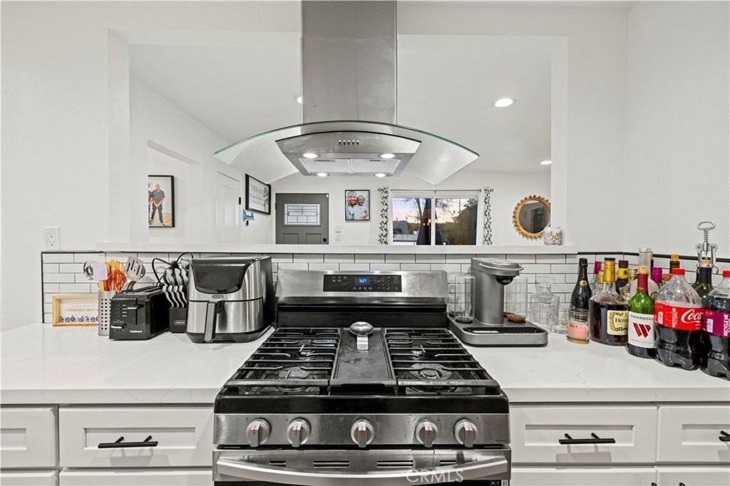 467 Susan Ave - Photo 6 of 47