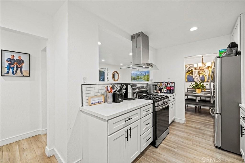 467 Susan Ave - Photo 7 of 47