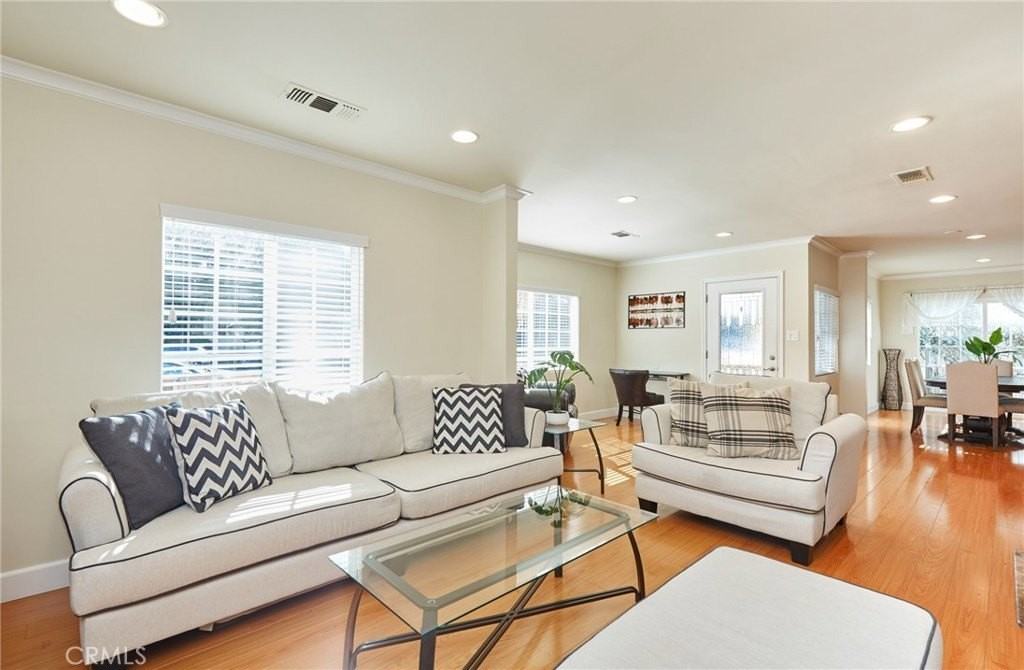 17827 Burbank Blvd - Photo 5 of 33