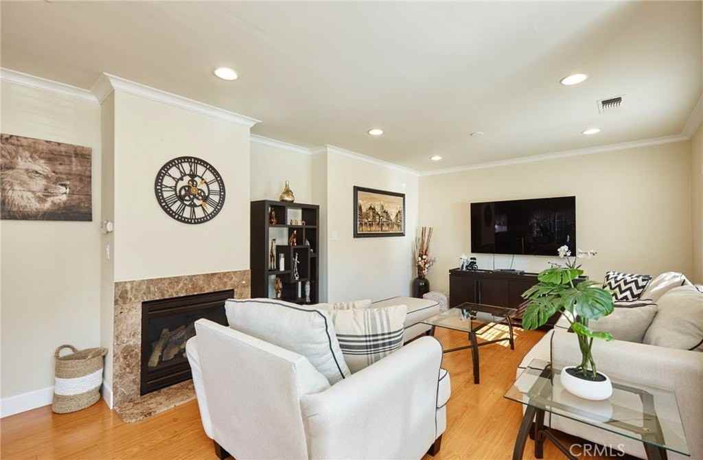 17827 Burbank Blvd - Photo 6 of 33