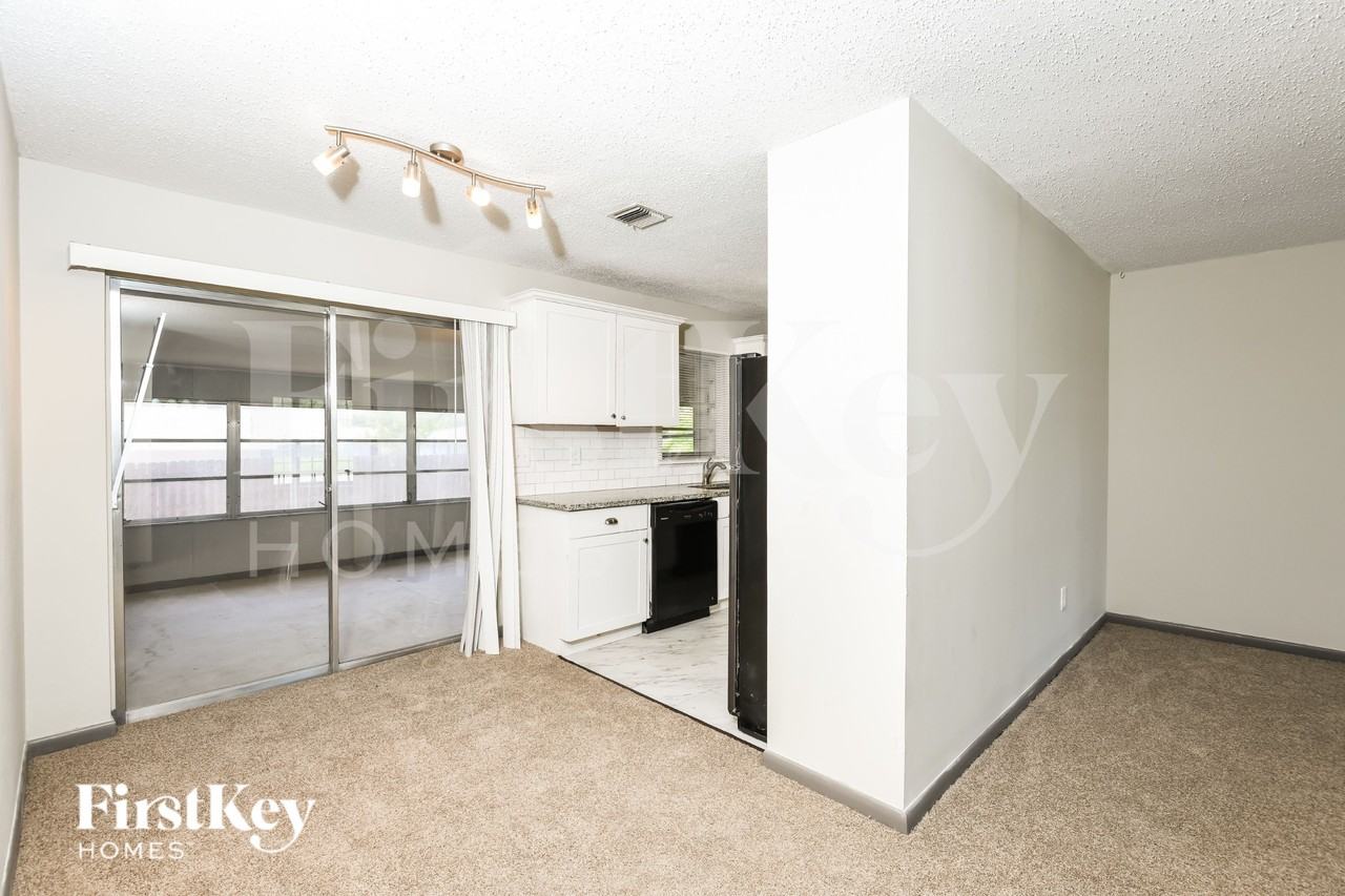 772 Cadez St Ne - Photo 4 of 16