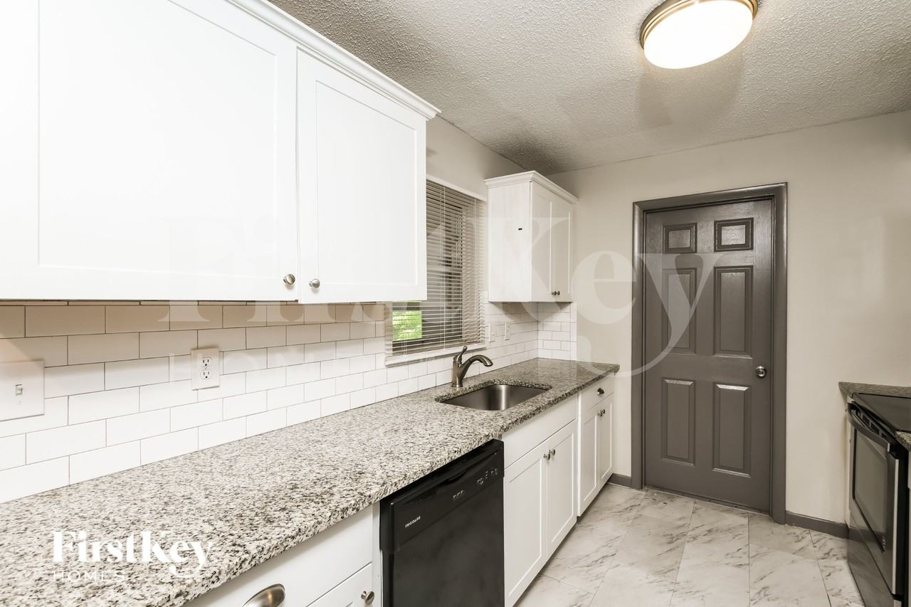 772 Cadez St Ne - Photo 5 of 16