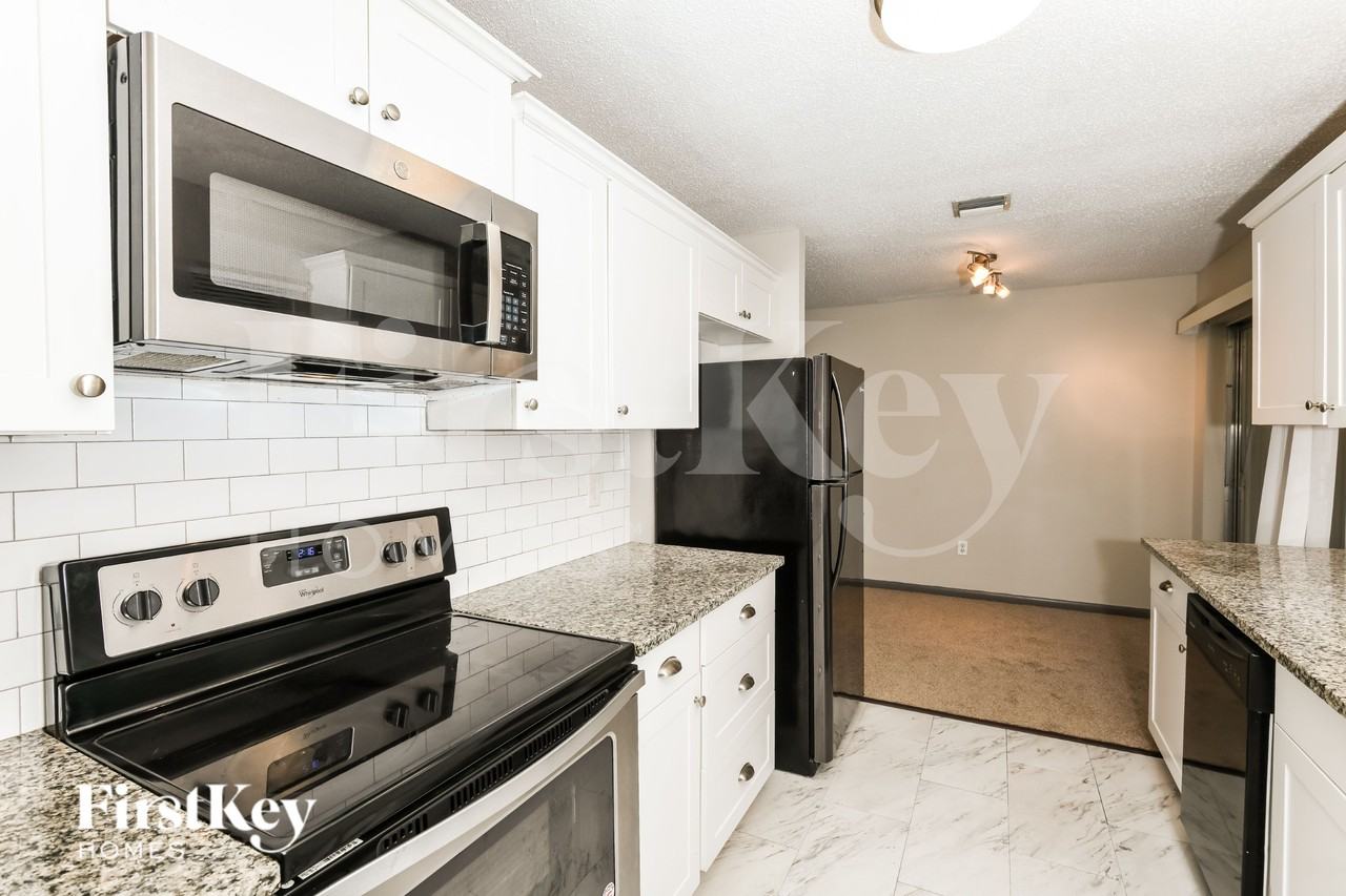 772 Cadez St Ne - Photo 6 of 16