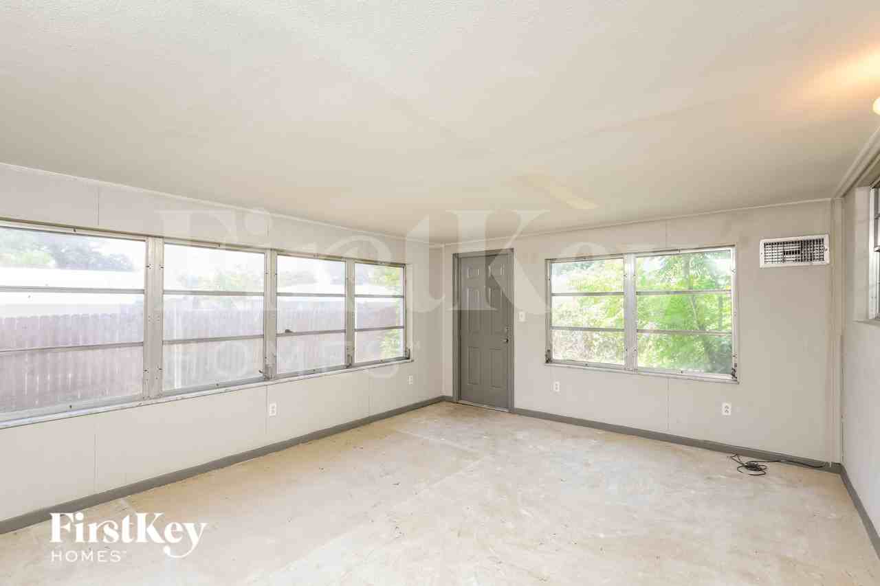 772 Cadez St Ne - Photo 7 of 16