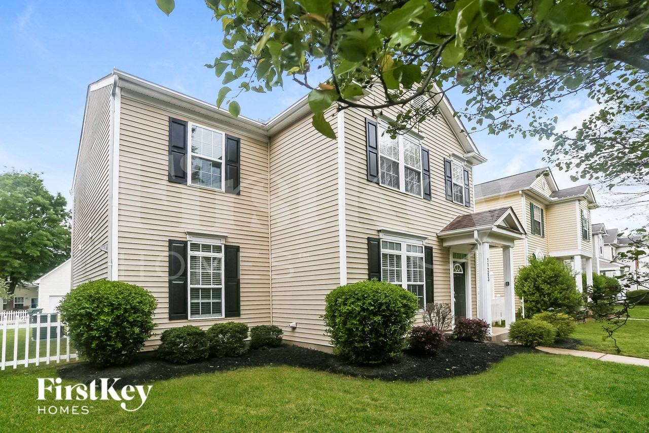 11253 Heritage Green Dr - Photo 3 of 15