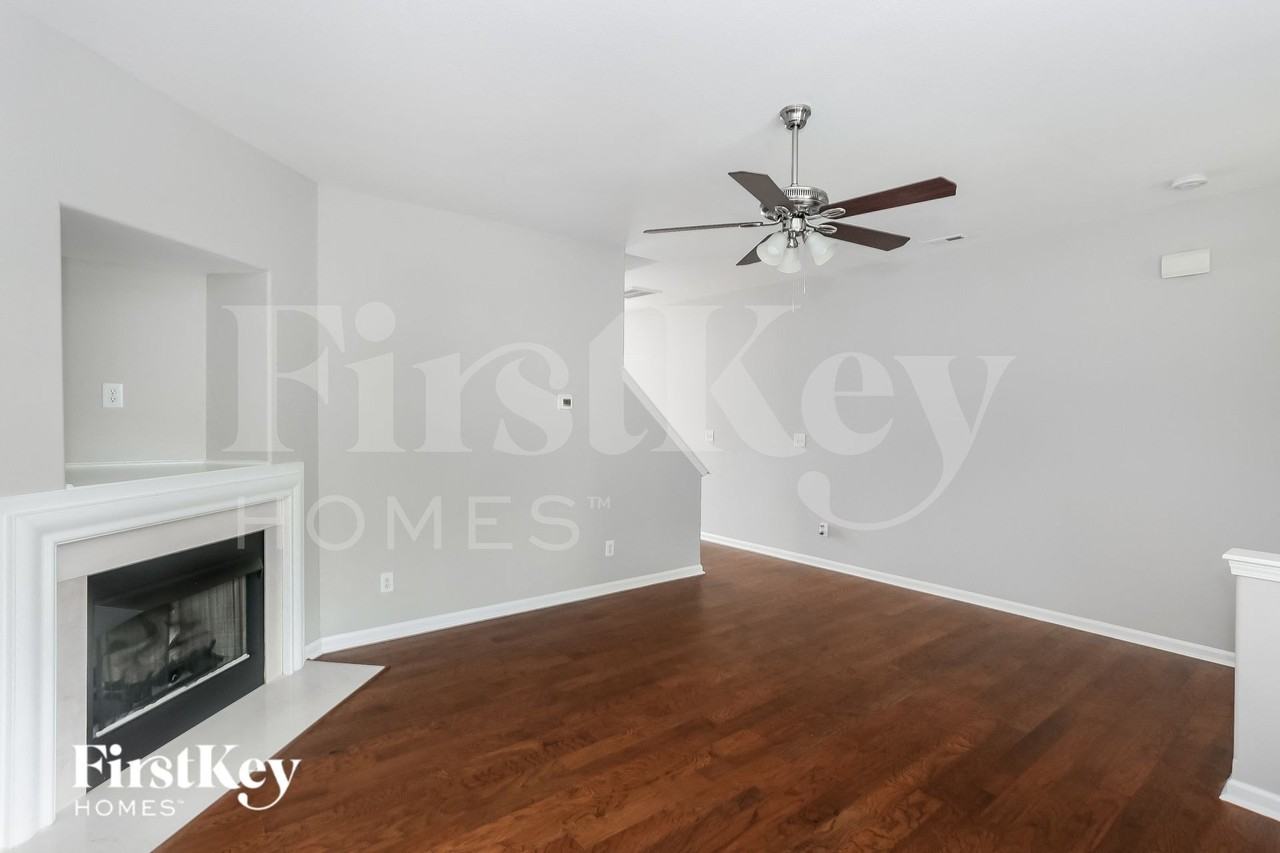 11253 Heritage Green Dr - Photo 5 of 15