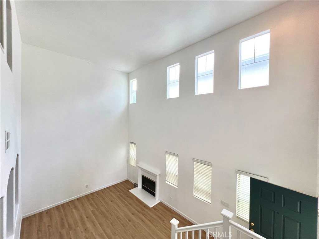 12930 Canary Ct - Photo 4 of 31