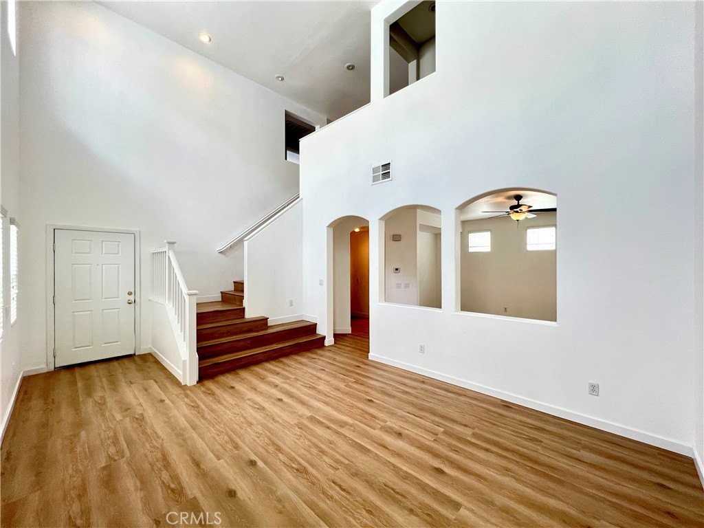 12930 Canary Ct - Photo 5 of 31