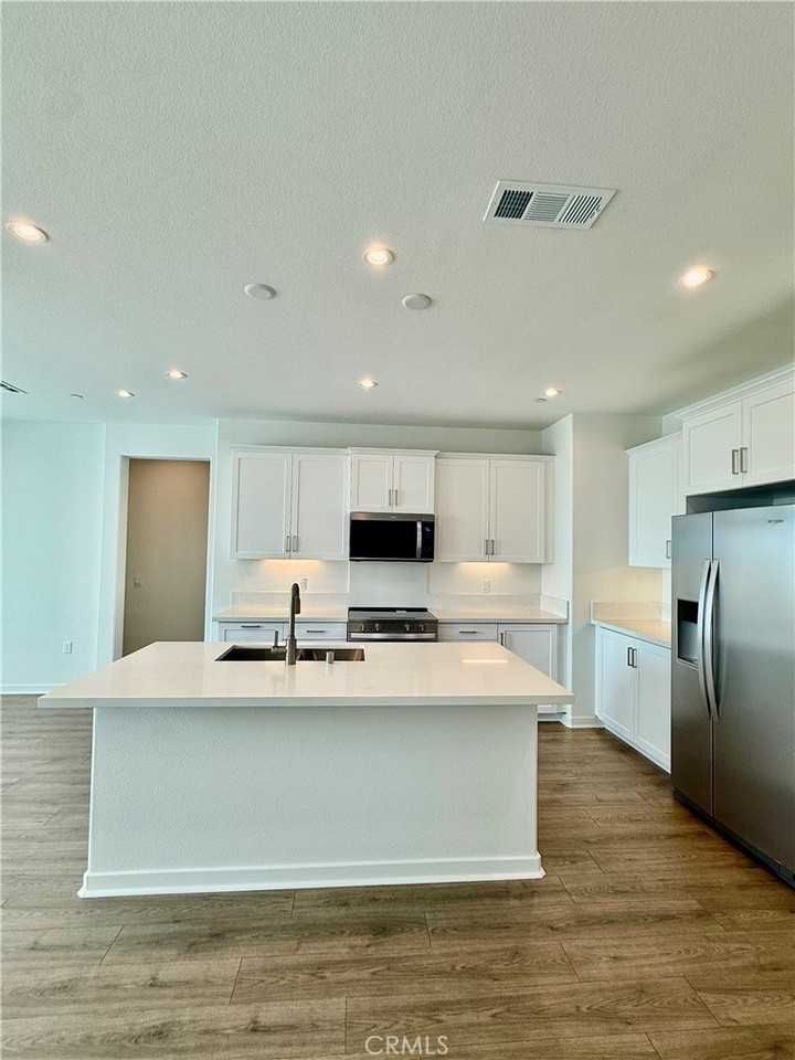 16055 Montenegro Ln - Photo 5 of 17