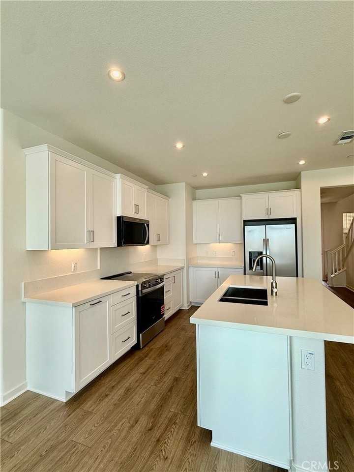 16055 Montenegro Ln - Photo 6 of 17