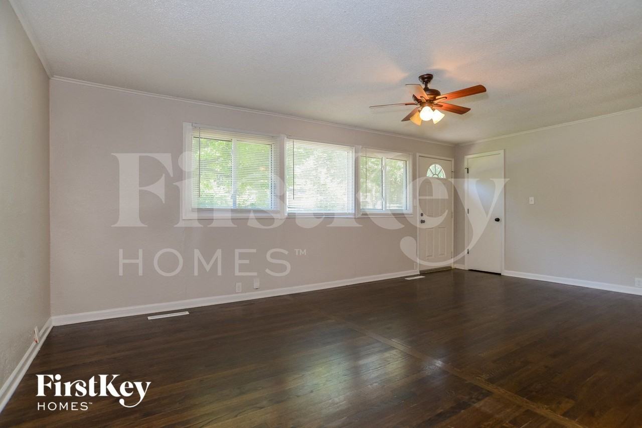 900 Ne 62nd St - Photo 3 of 15