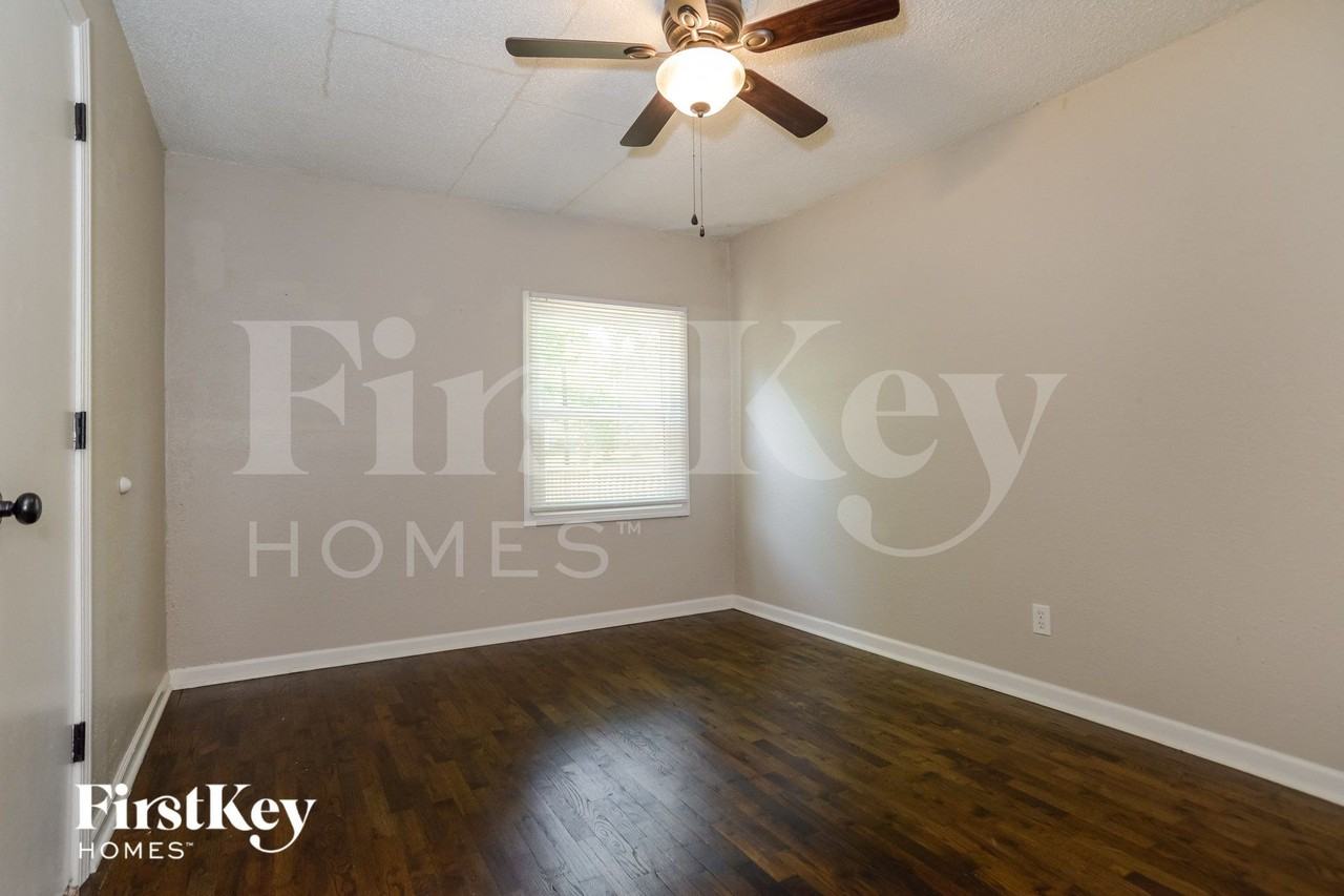 900 Ne 62nd St - Photo 7 of 15