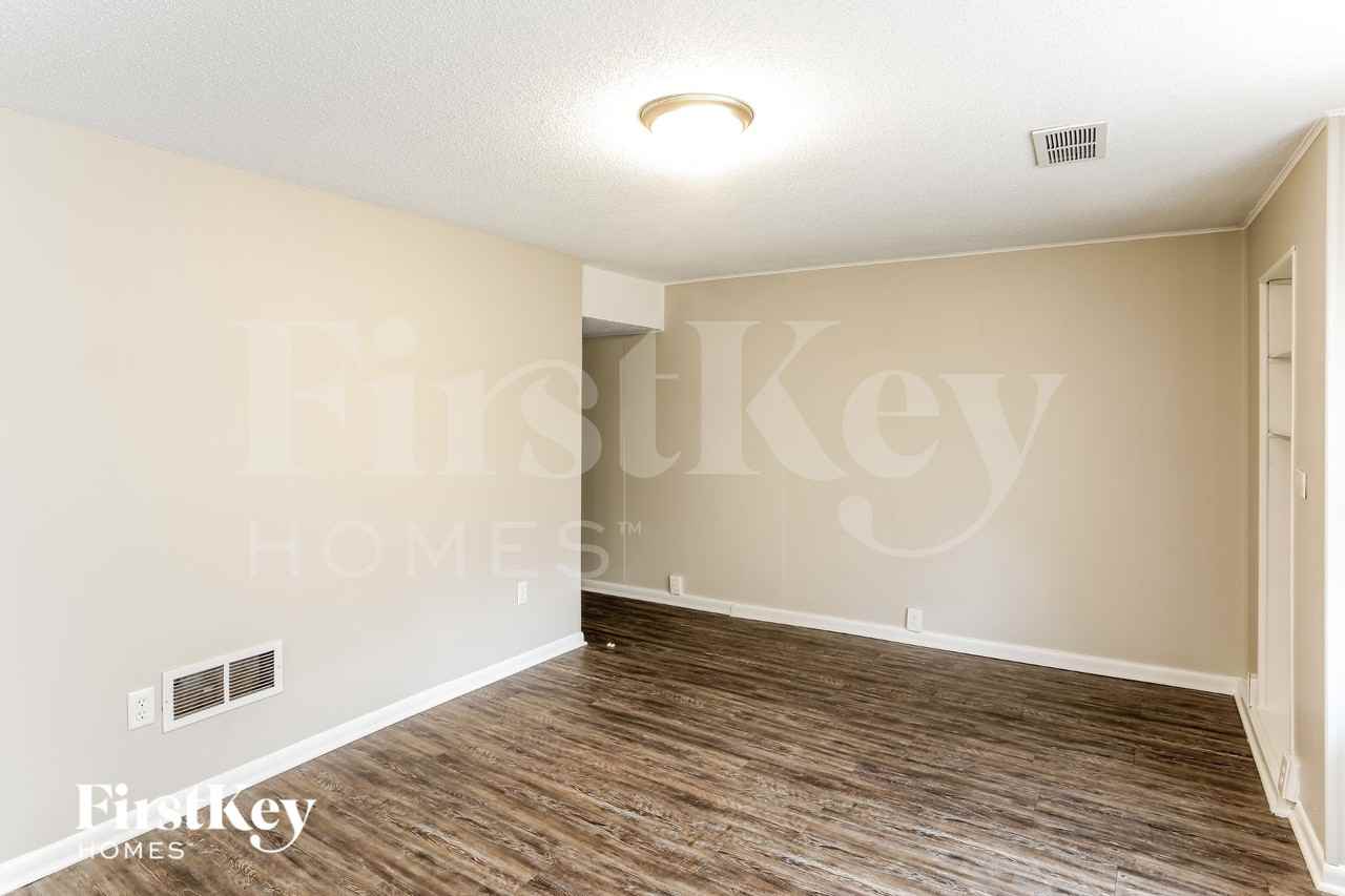 815 Rowell St - Photo 2 of 15