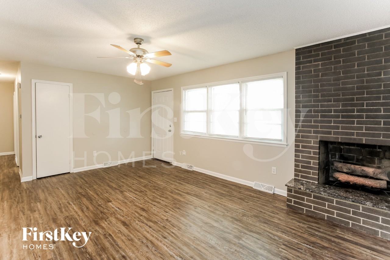 815 Rowell St - Photo 7 of 15