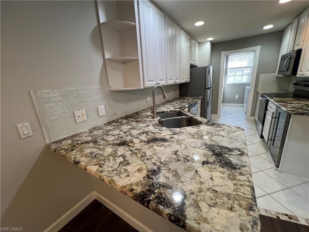 5365 Cove Cir #125 - Photo 6 of 36