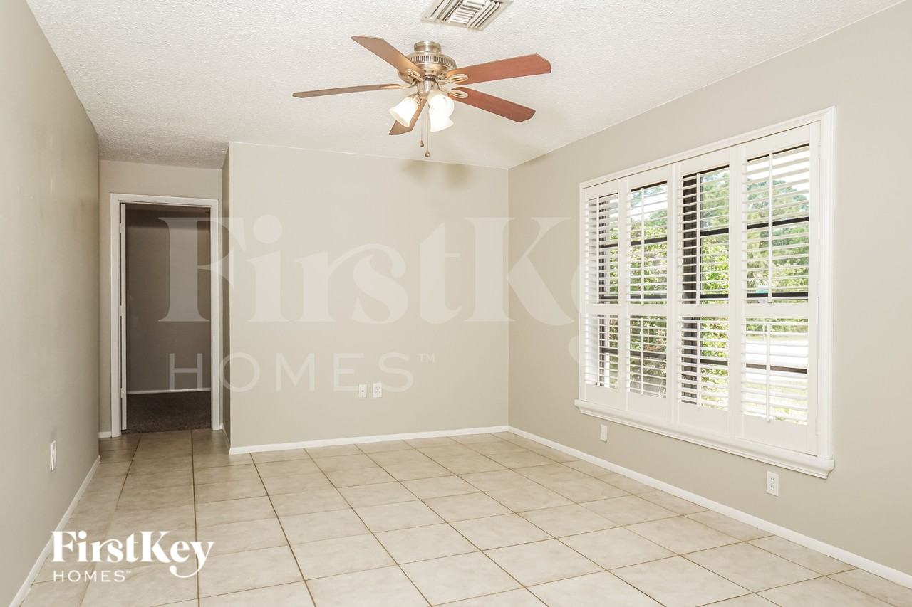 798 Chevy Chase St - Photo 2 of 19