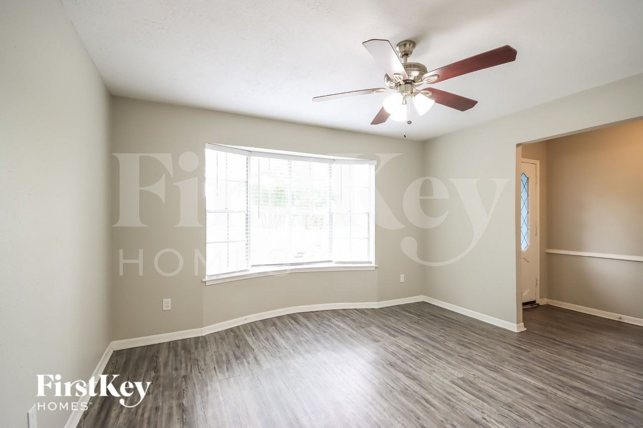7123 Foxmar Ln - Photo 3 of 19