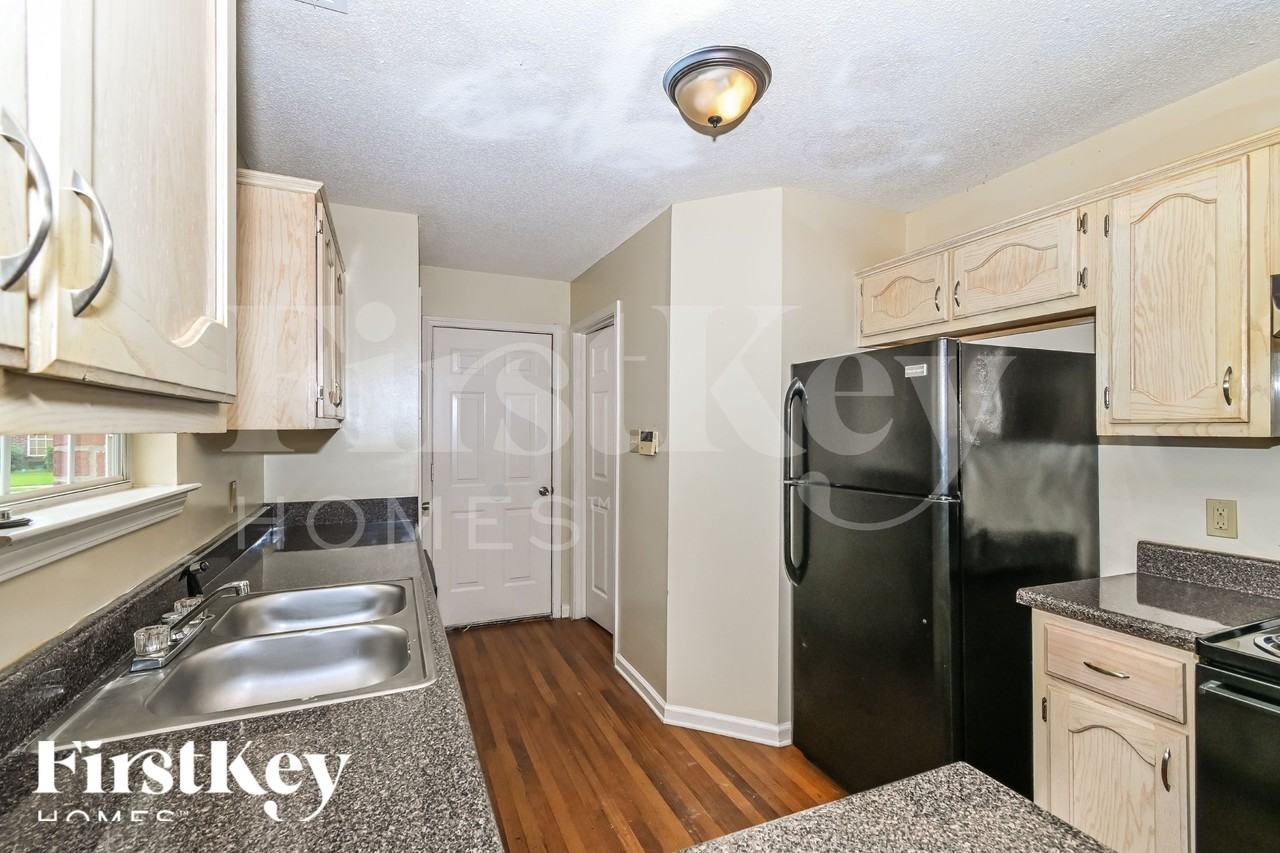 7000 Beringer Dr S - Photo 7 of 17