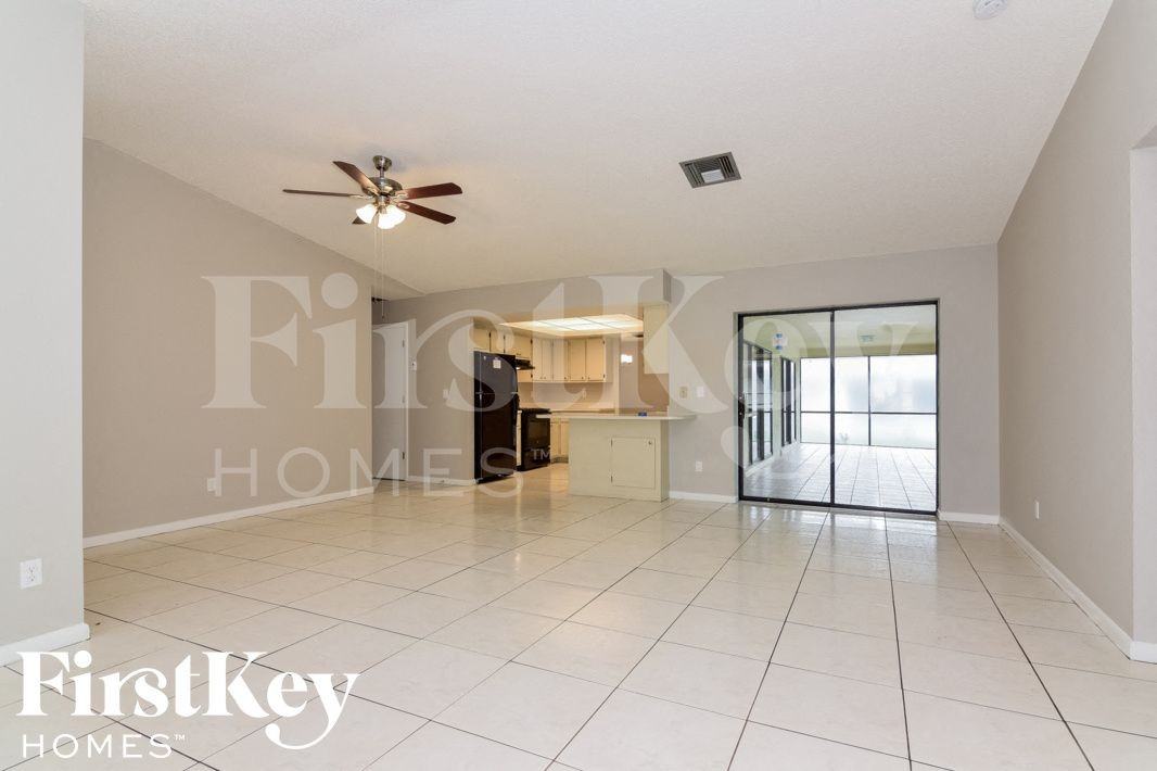 620 Se 29th St - Photo 3 of 15