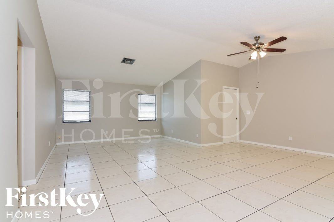 620 Se 29th St - Photo 5 of 15