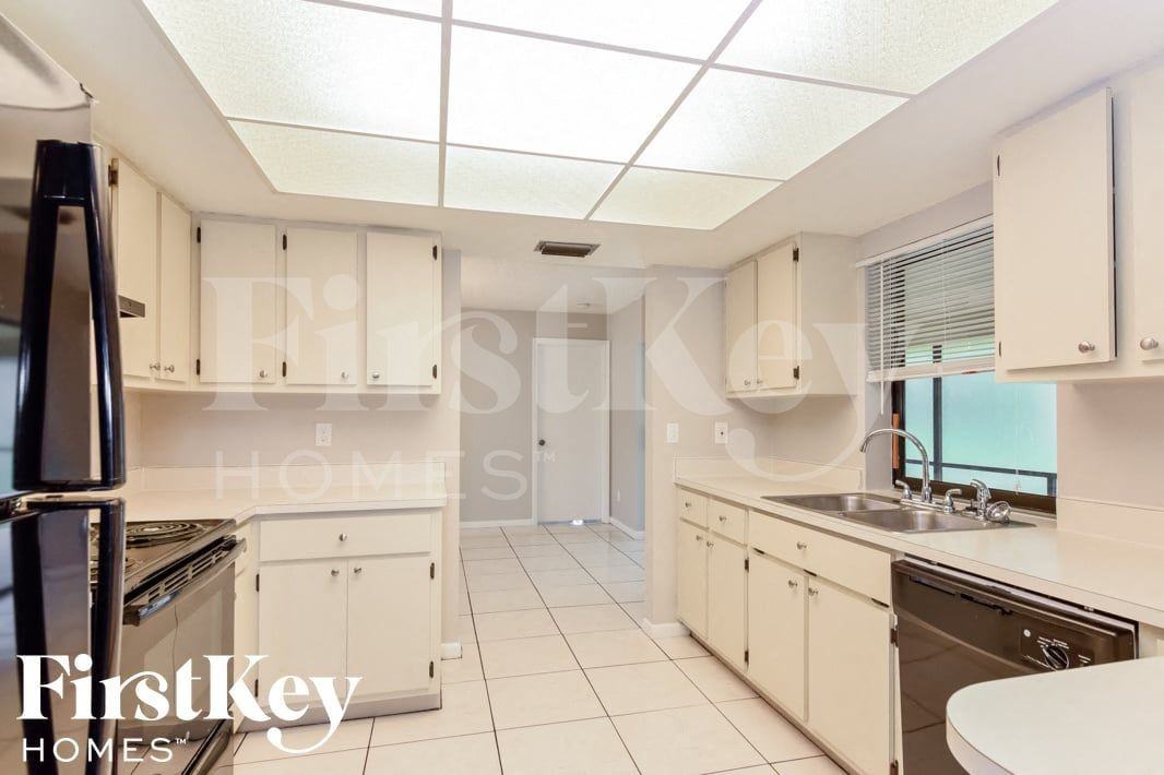 620 Se 29th St - Photo 7 of 15