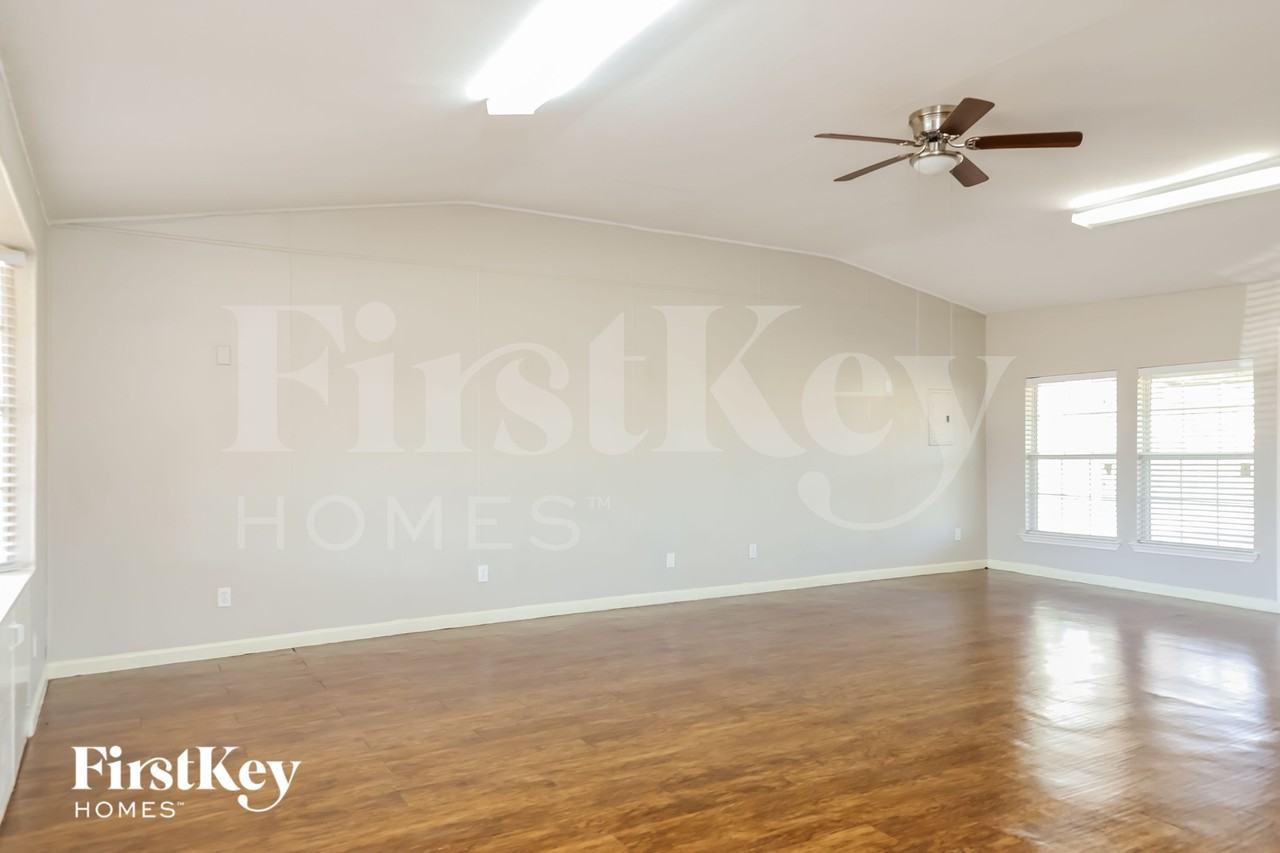 6127 Bright Valley Dr - Photo 3 of 15