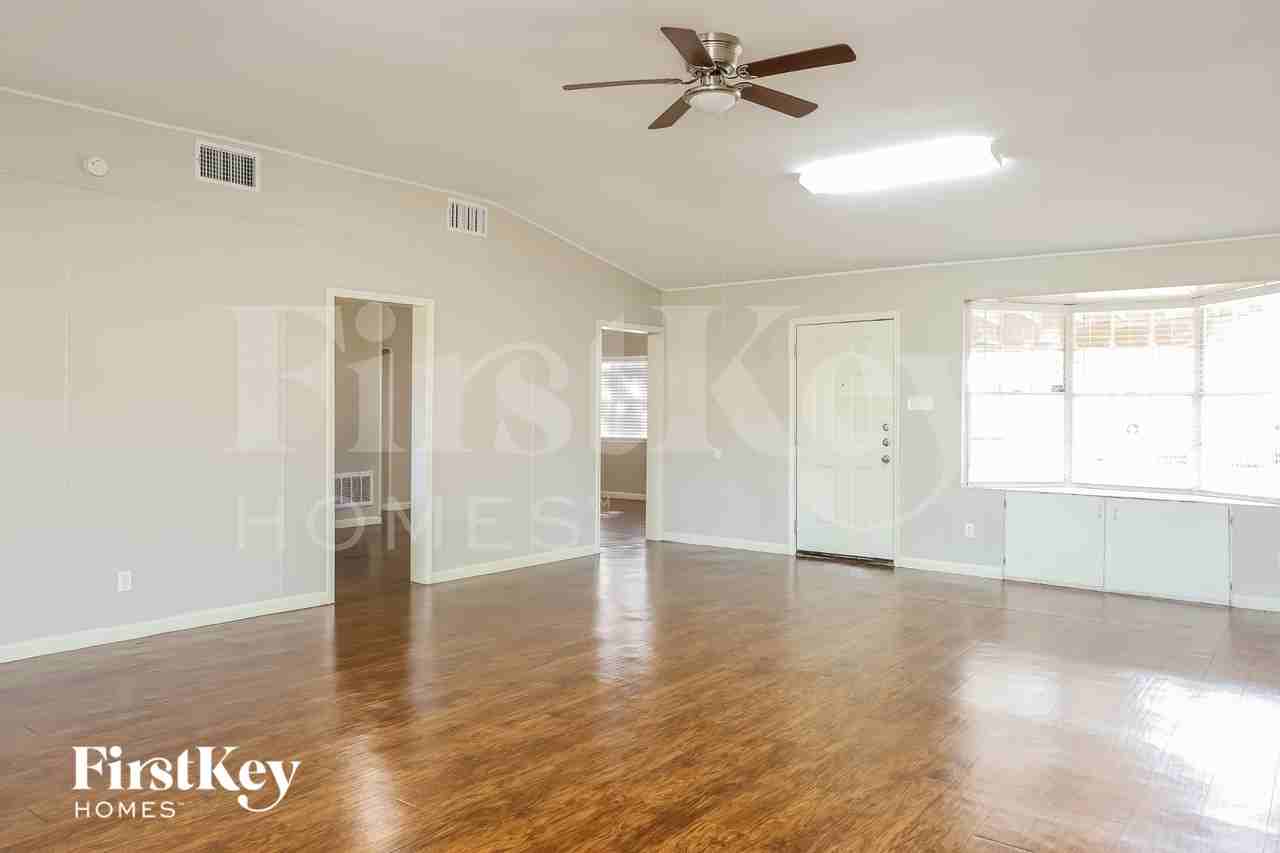 6127 Bright Valley Dr - Photo 4 of 15