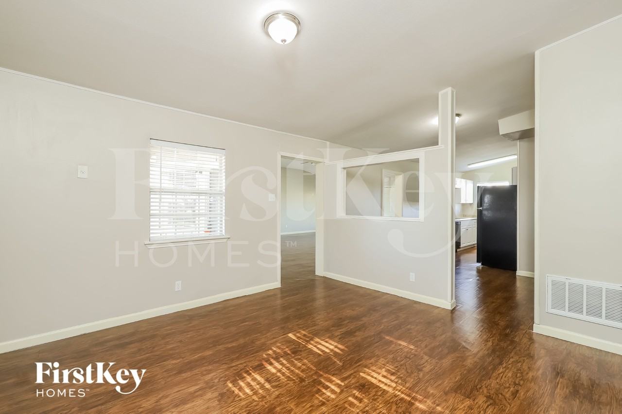 6127 Bright Valley Dr - Photo 5 of 15